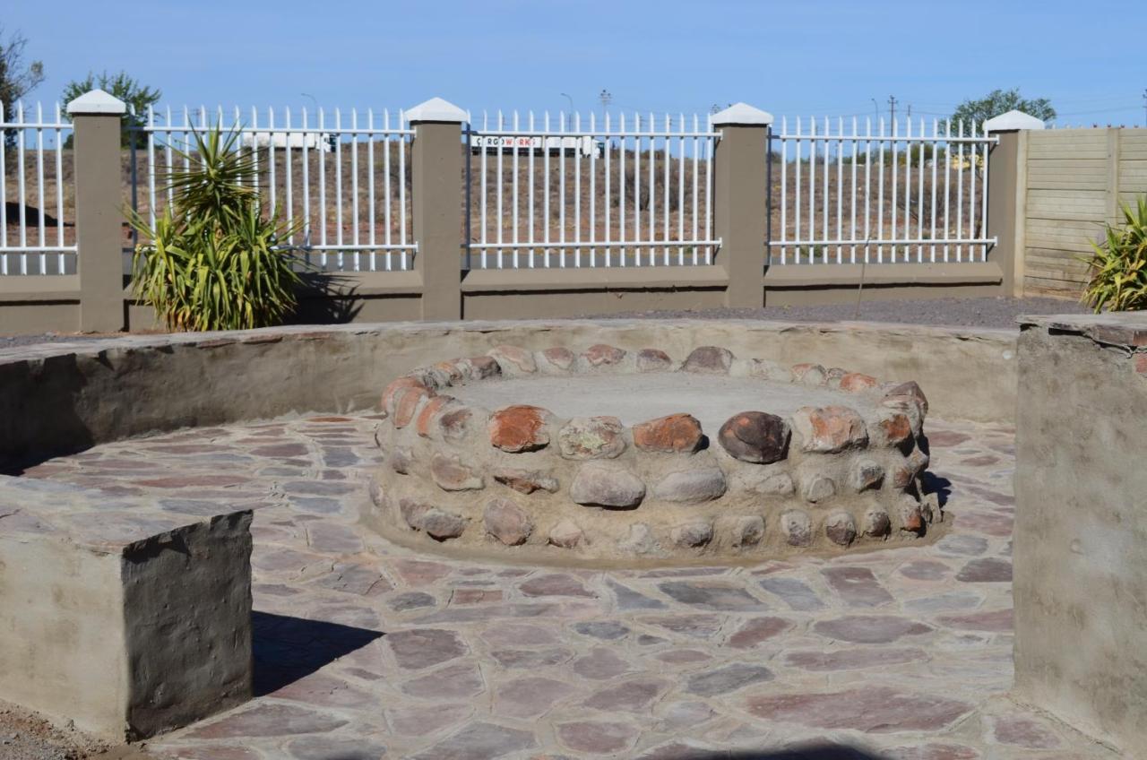 Ons Dorpshuis Beaufort West Exterior foto